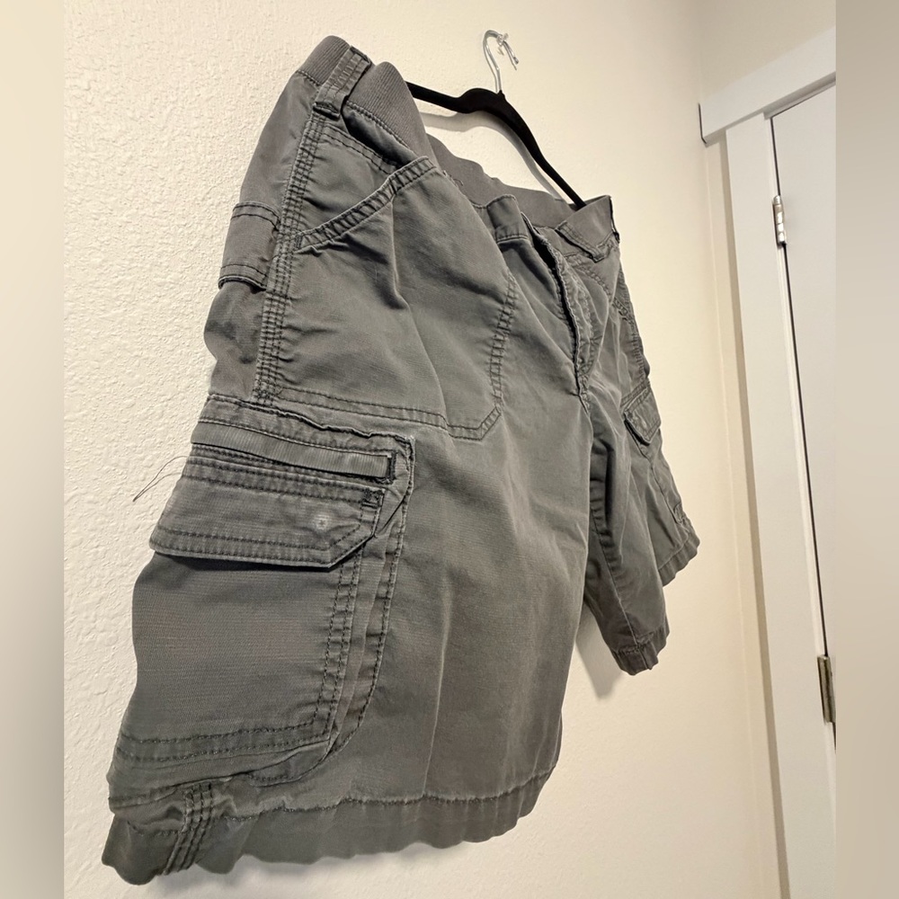 Carhartt Women’s Gray Relaxed Fit Cargo Shorts Size 14 Workwear Hiking - Picture 3 of 6